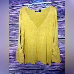 7th Avenue New York Company Long sleeve Bell Yellow Top. Size Large.
